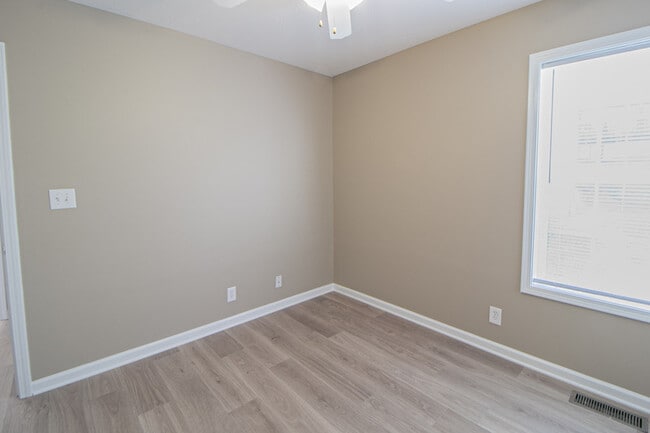 Building Photo - 2945 Core Dr