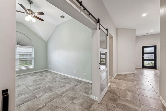 Building Photo - 142 Dina Ln