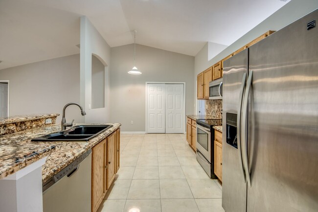 Building Photo - 2462 Nature Pointe Loop