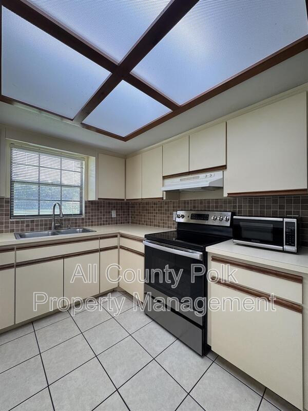 Building Photo - 8601 Sunnydale Ln