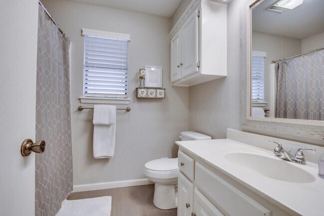 Building Photo - 1332 Chimney Hill Rd