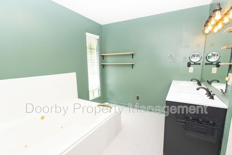 Building Photo - 6114 Sasha Ln