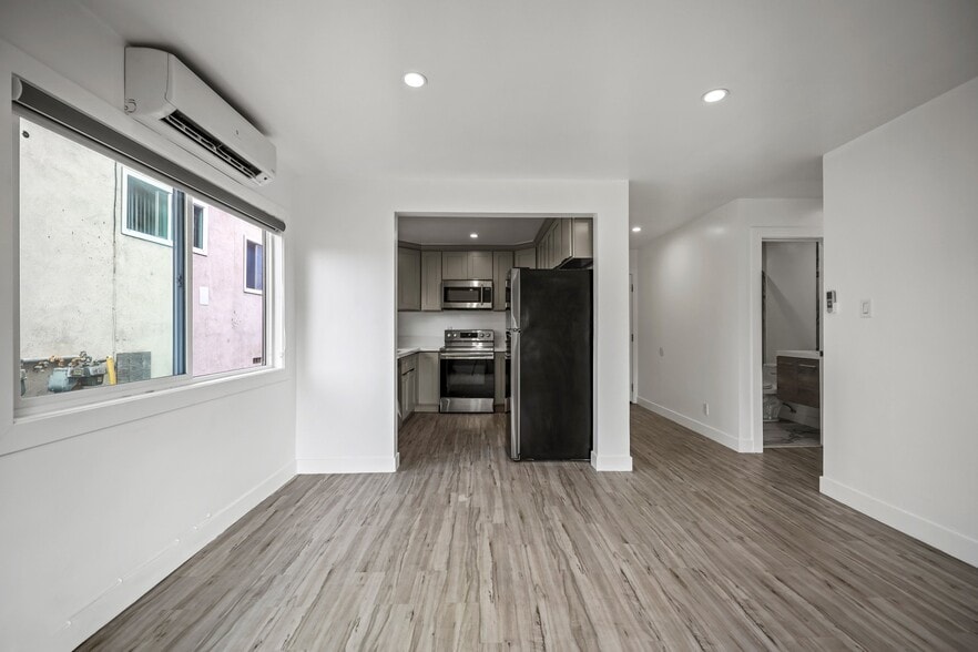 Building Photo - 1101 N Flower St