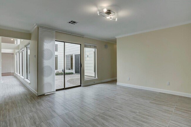 Building Photo - 13819 Starhill Ct