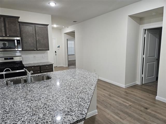 Building Photo - 903 Emerald Gate Dr