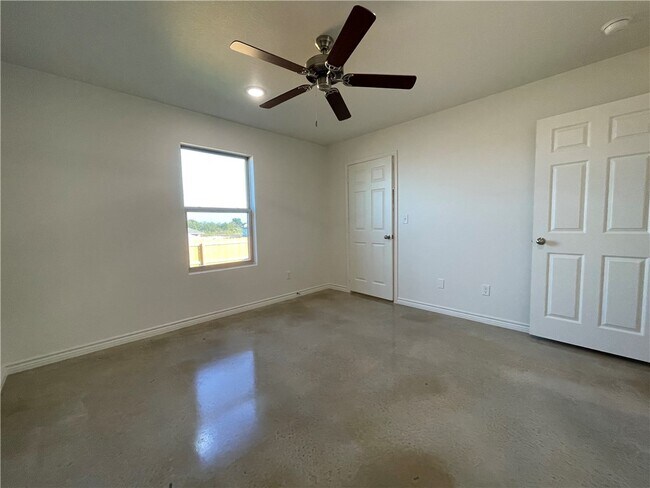 Building Photo - 2404 Duntov Dr