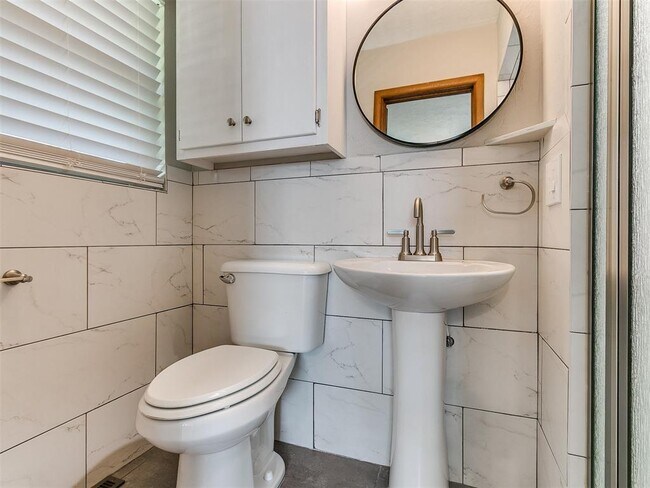 Building Photo - 2641 Osborne Dr