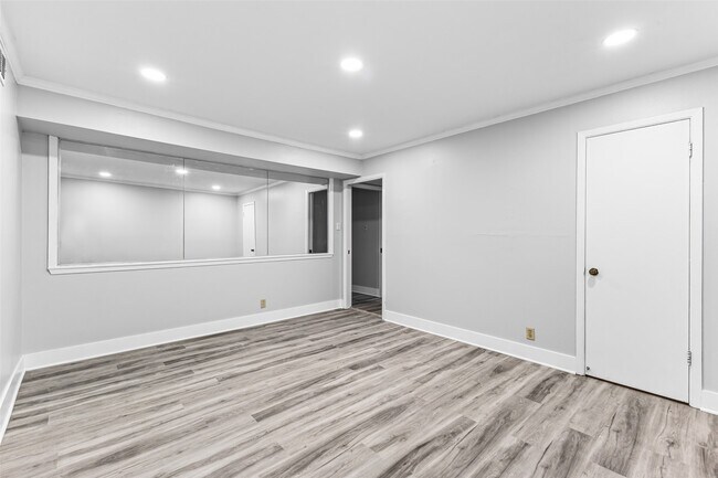 Building Photo - 2501 Marilee Ln