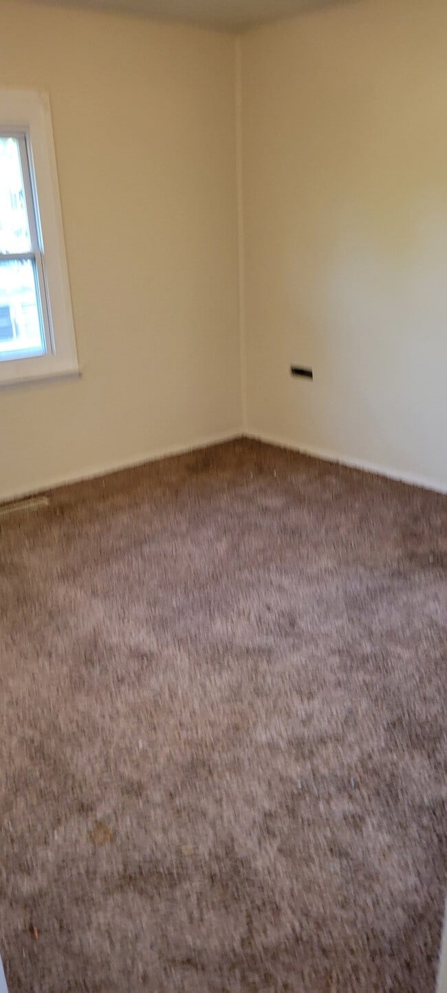 Building Photo - 50% discount on first month's rent with ap...