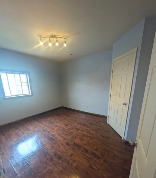 Building Photo - 115 N Ray St