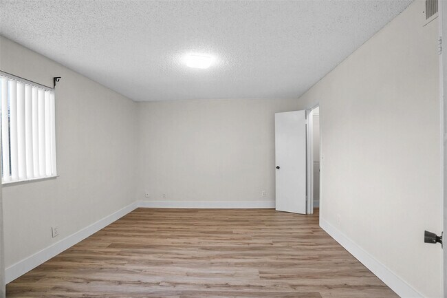 Building Photo - 12730 Vista Isles Dr