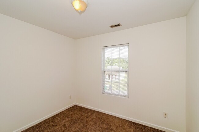 Building Photo - 734 Aberdeen Glen Pl