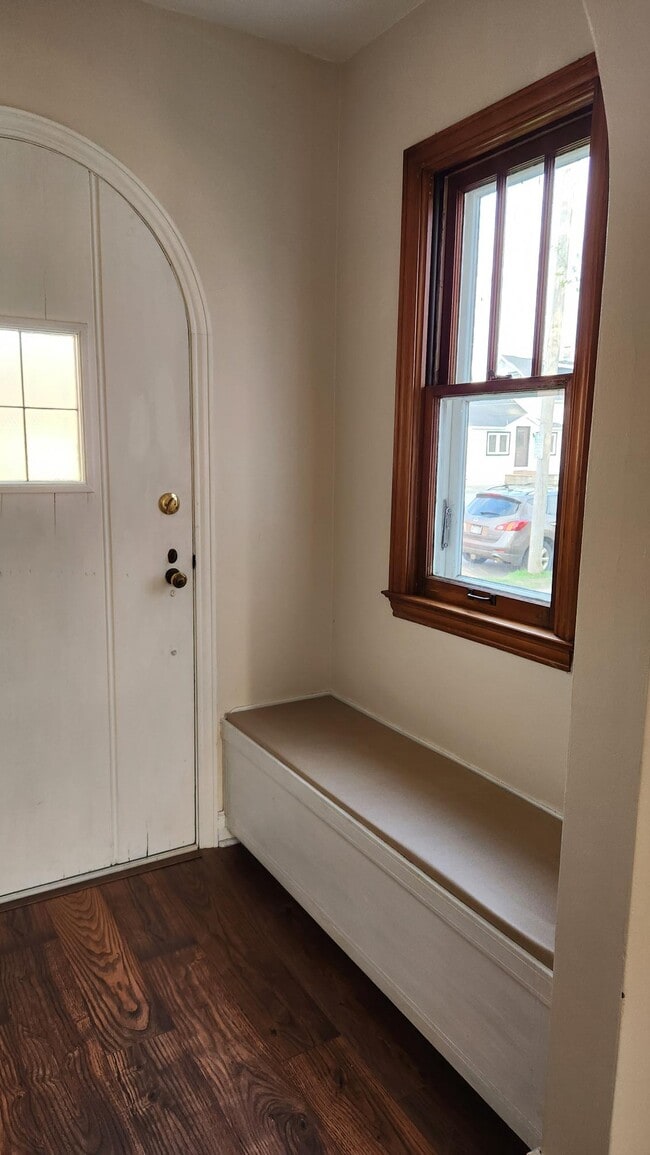 Building Photo - 515 Flambeau St