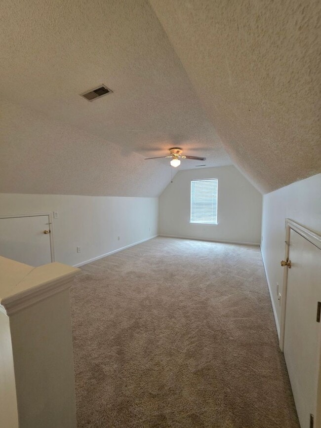 Building Photo - Charming 3-Bedroom Home in Desirable Shadowmoss Community