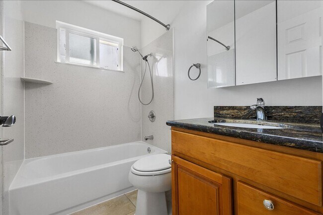 Building Photo - 34842 Starling Dr