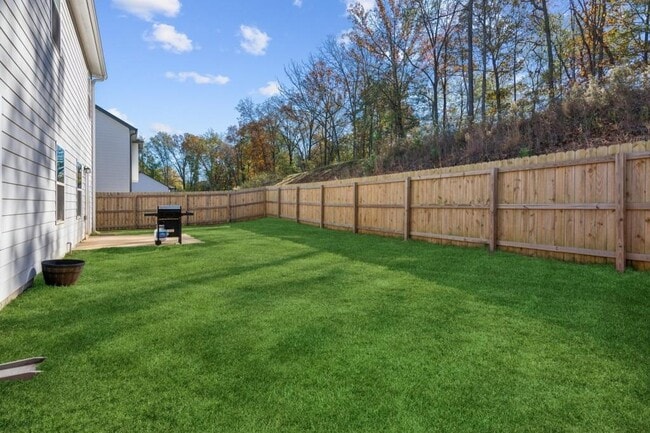 Building Photo - 566 Skye Dr