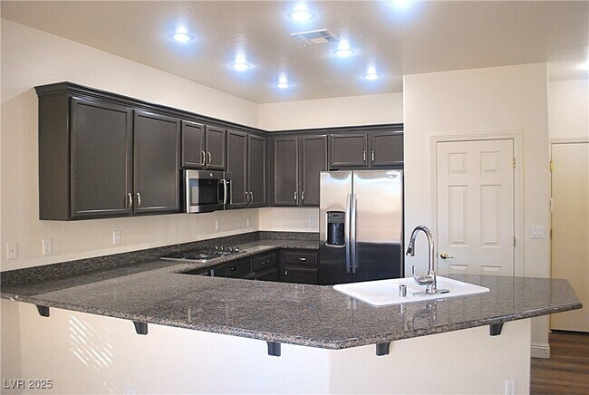 Building Photo - 10031 Cranbrook Falls Ct