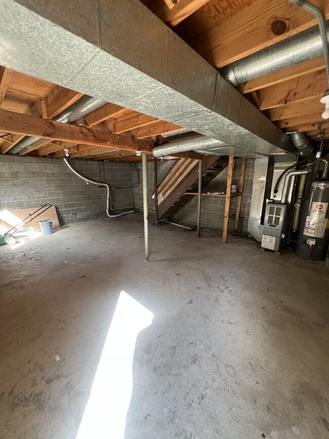 Building Photo - 2 Bedroom Duplex on South Side of Des Moin...
