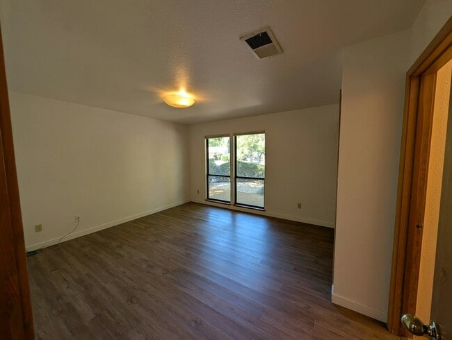 Building Photo - 1285 Antelope Ave