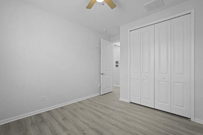 Building Photo - "Charming 2-Bedroom Retreat with 2 Baths and Den - 1558 Sq. Ft. of Comfort in Latitude Margaritav...