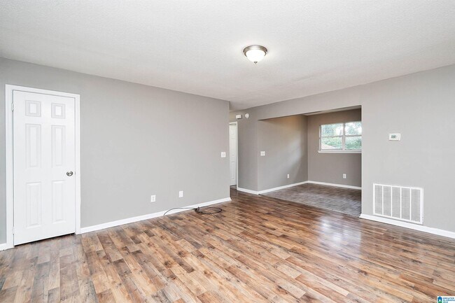 Building Photo - 133 Persimmon St