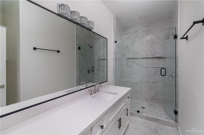 Building Photo - 10 W Kiwi Ave