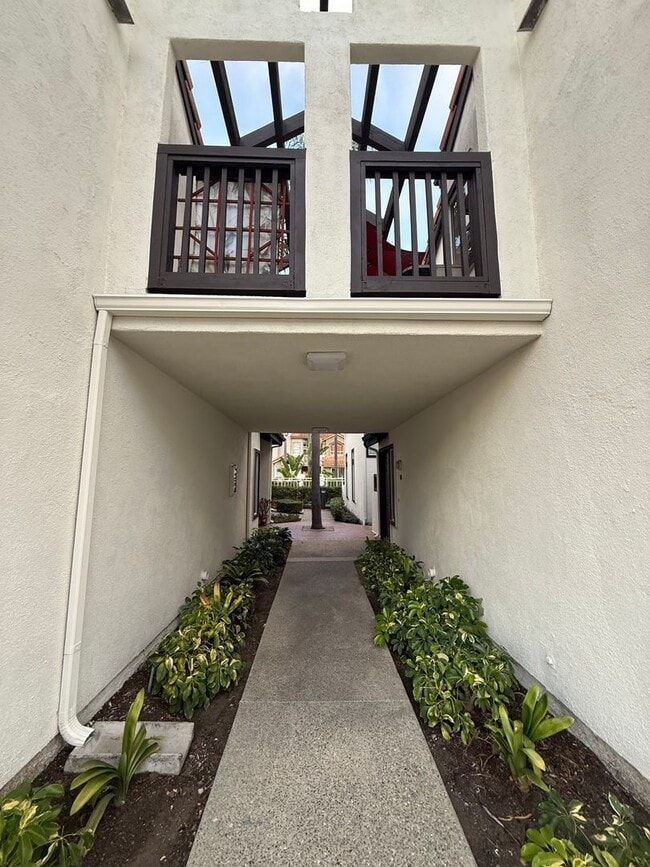 Building Photo - Adorable 2/2 bath condo in Laguna Niguel!