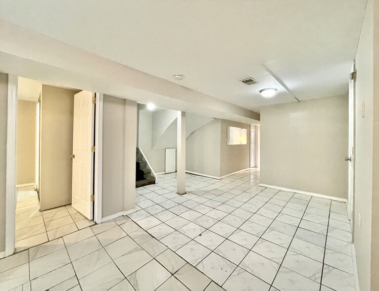 Building Photo - 4820 N Albany Ave