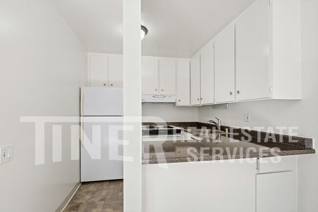 Building Photo - 730 Woodside Ln E