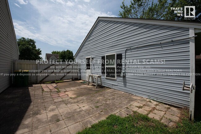 Building Photo - 2102 Blueberry Ln