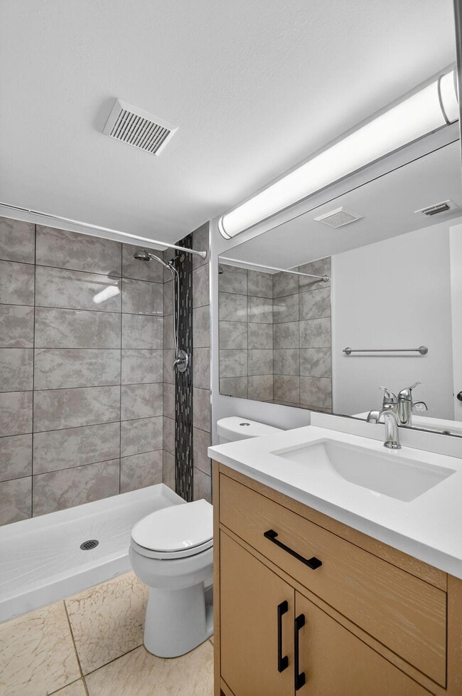 Building Photo - 511 Shady Pine Way