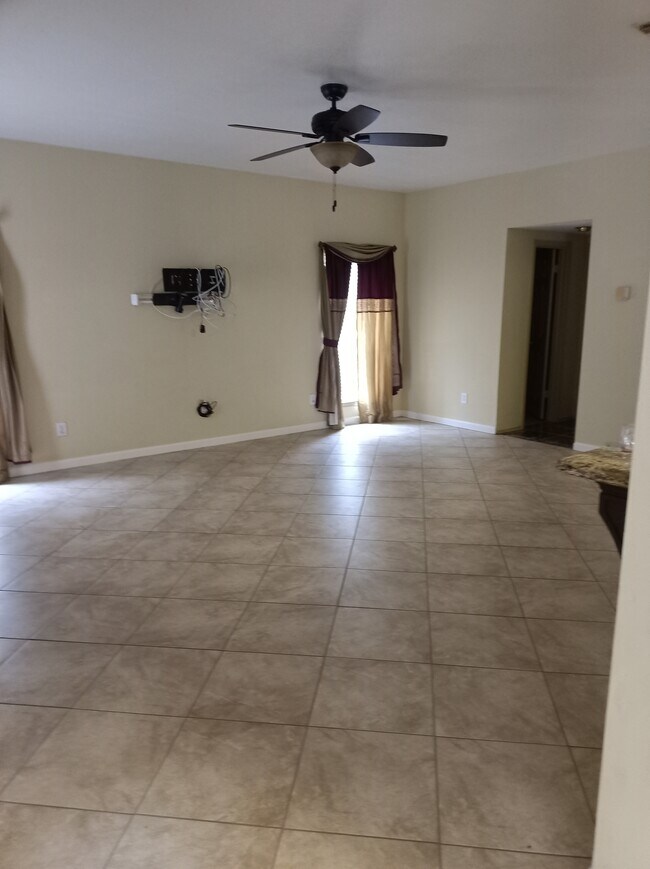 Building Photo - 1222 Bluestone Dr