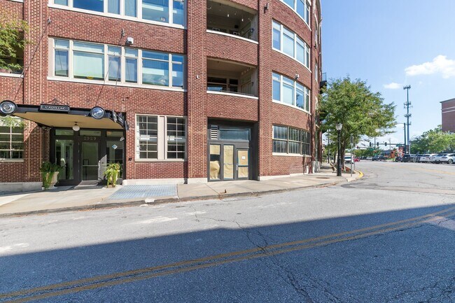 Building Photo - 2929 McGee Trafficway