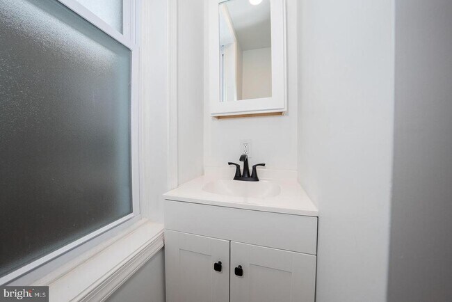 Building Photo - 34 W Durham St