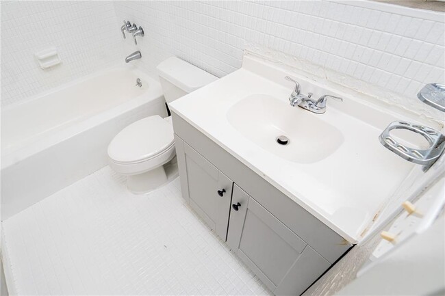 Building Photo - 150 Lady Susan Ct