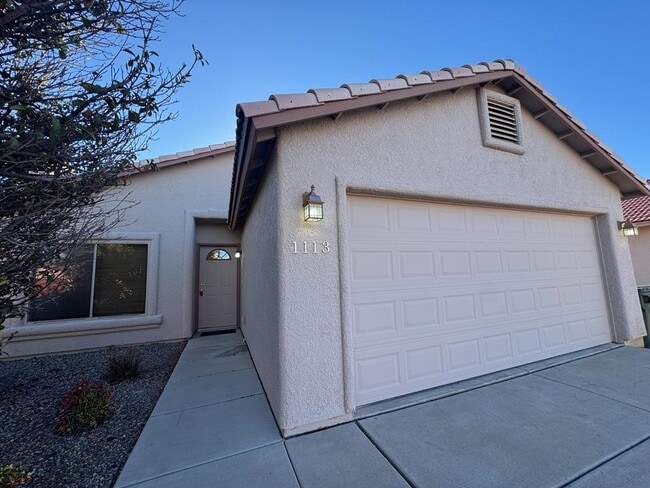 Building Photo - 1113 San Jacinto Dr