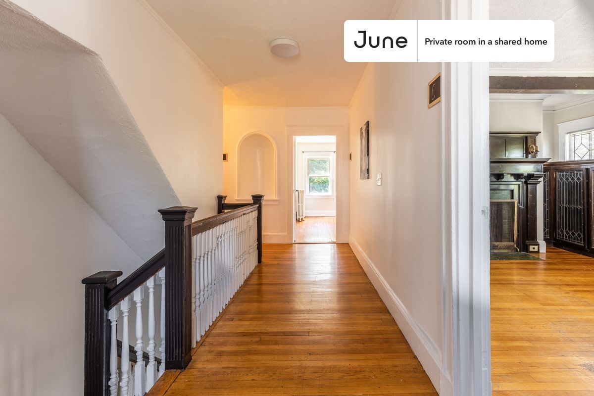 Building Photo - Room in Shared 9 bed/2 bath home