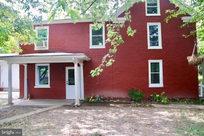Building Photo - 1503 W Washington St