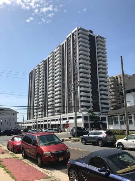 Building Photo - 100 S Berkley Sq