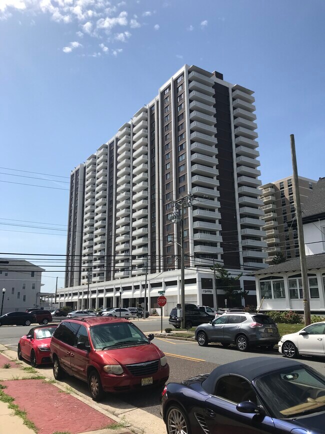 Building Photo - 100 S Berkley Sq