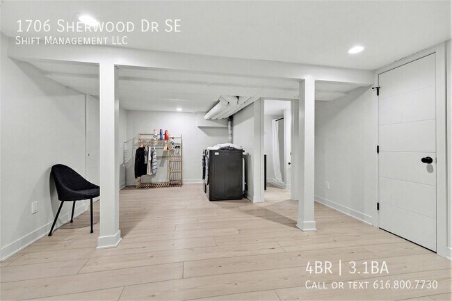 Building Photo - 1706 Sherwood Ave SE