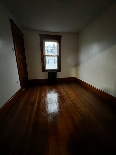 bed room # 3 - 16 Exeter St