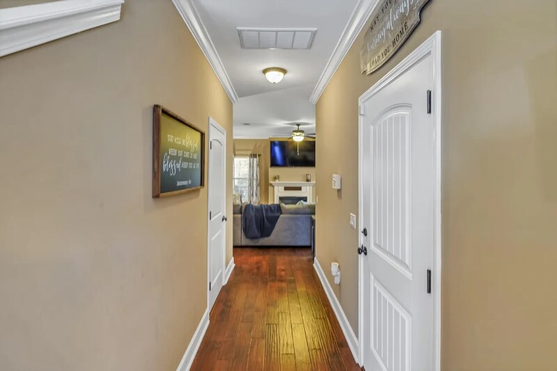 Building Photo - 122 Big Oaks Ln