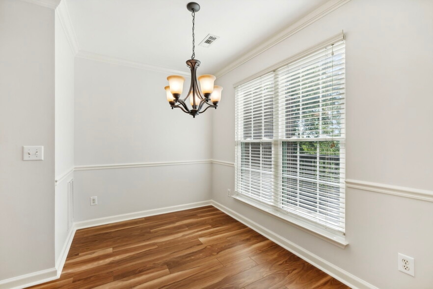 Building Photo - 1614 Brentwood Pointe