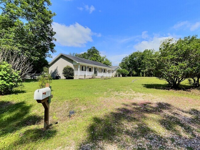 Building Photo - 3 BD Home with 30 x 40 Shop with Four 10 x 12 Attached Stalls