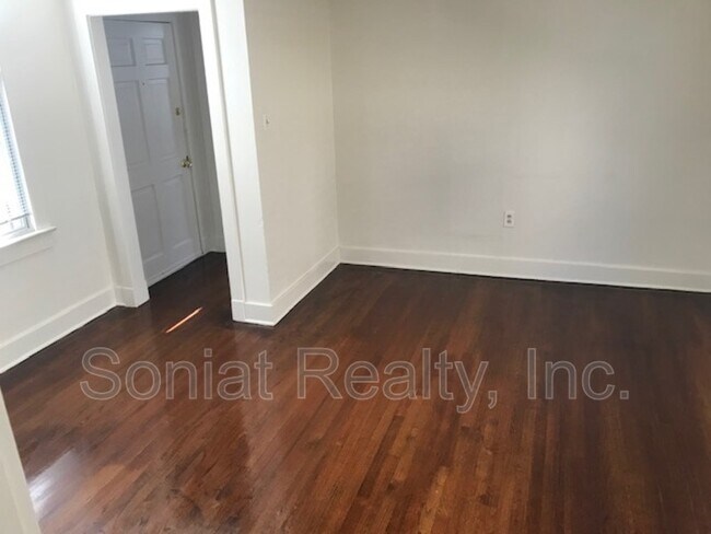 Building Photo - 112 N Bernadotte St