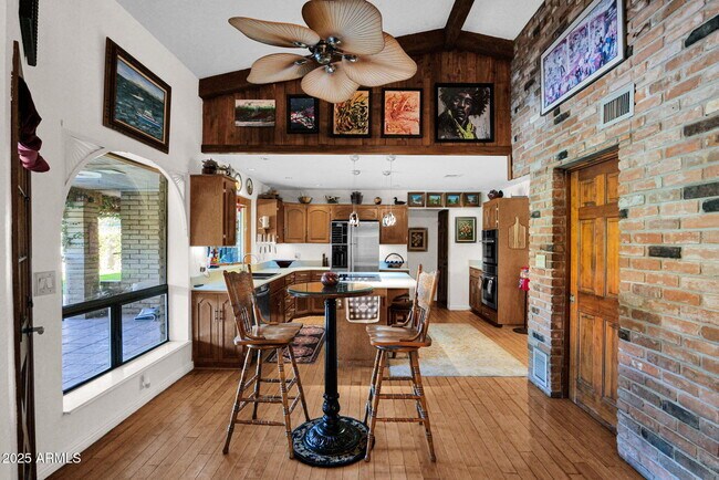 Building Photo - 426 E Carol Ann Way