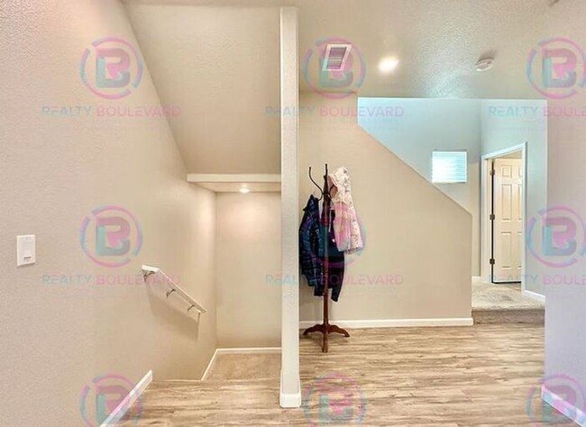 Building Photo - Modern 3-Story Home with Breathtaking Moun...
