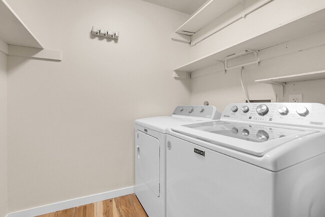 Building Photo - $1,995 - 2 Bed, 2 Bath Condo in Lakewood w...