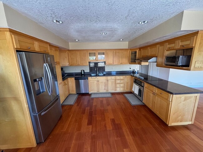 Building Photo - Spacious 5BD Fremont Home | 2-Story w/ Hug...